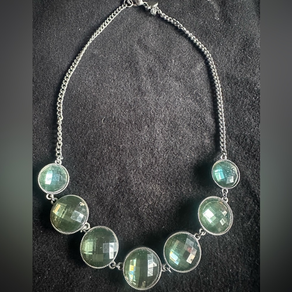 Green crystal necklace with silver tone chain - Picture 3 of 3